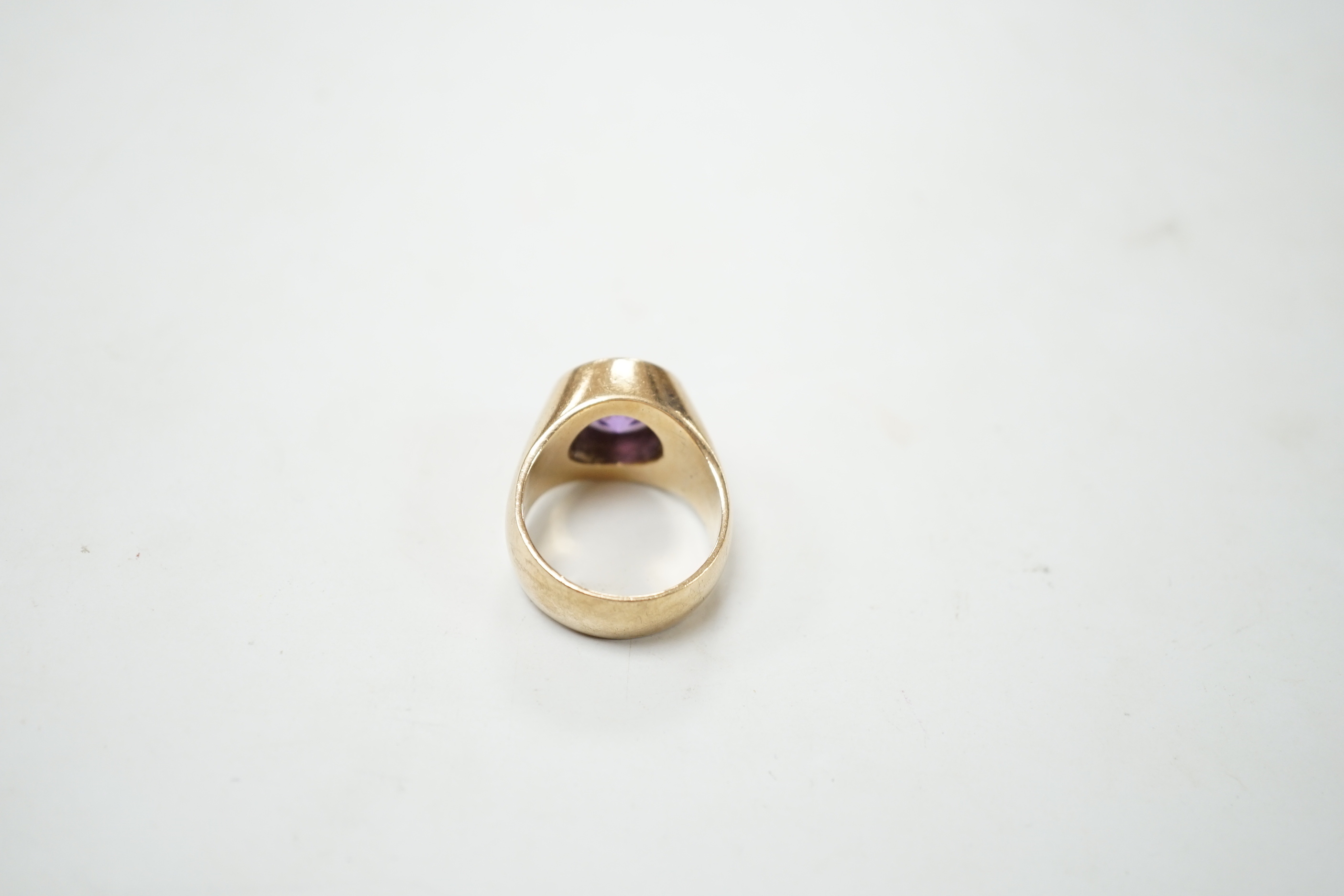 A 9ct gold and single stone synthetic colour change corundum set signet ring, size S, gross weight 18.9 grams.